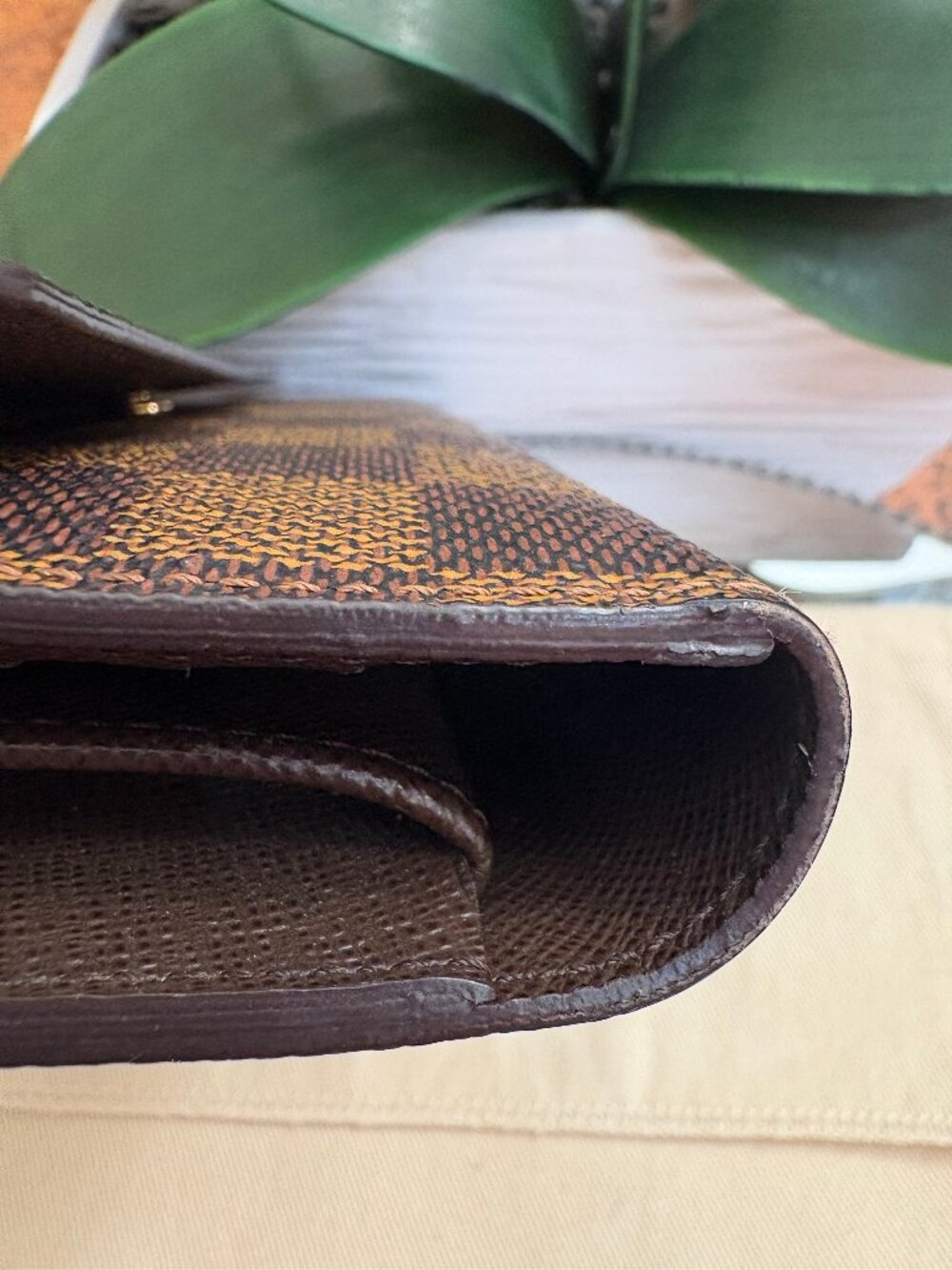 Louis Vuitton Damier Sarah Gold Tone Wallet - Picture 7 of 12